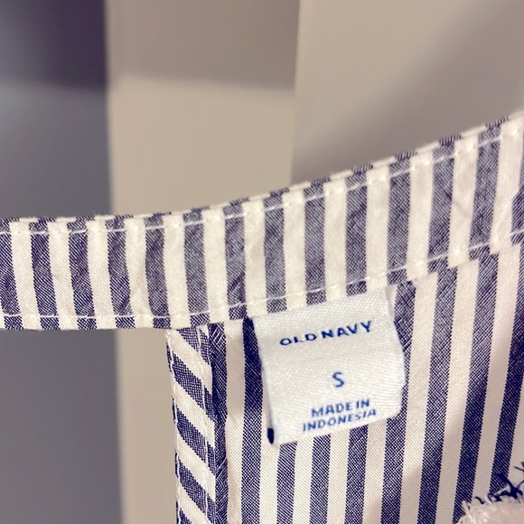 Black and white strip top old Navy size small - Picture 3 of 4